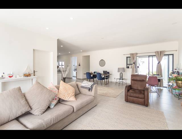 4 BEDROOM FREEHOLD FOR SALE IN SAGEWOOD